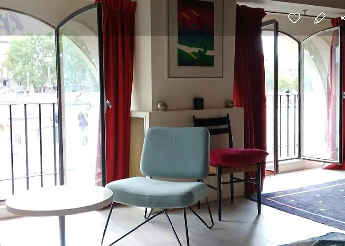 Emily In Apartmán *