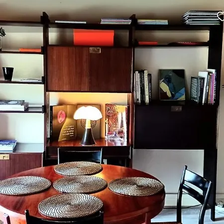 Emily In شقة باريس