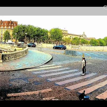 Emily In * باريس