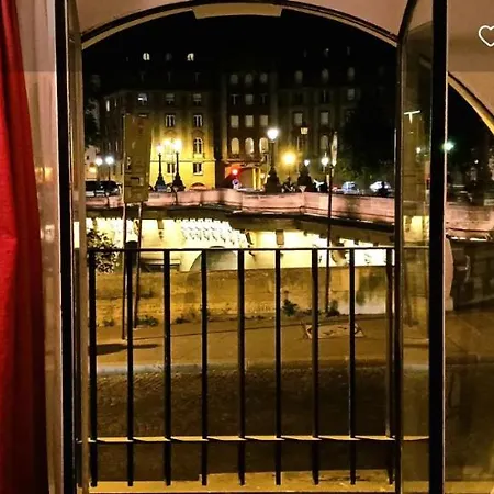 Emily In * Paris
